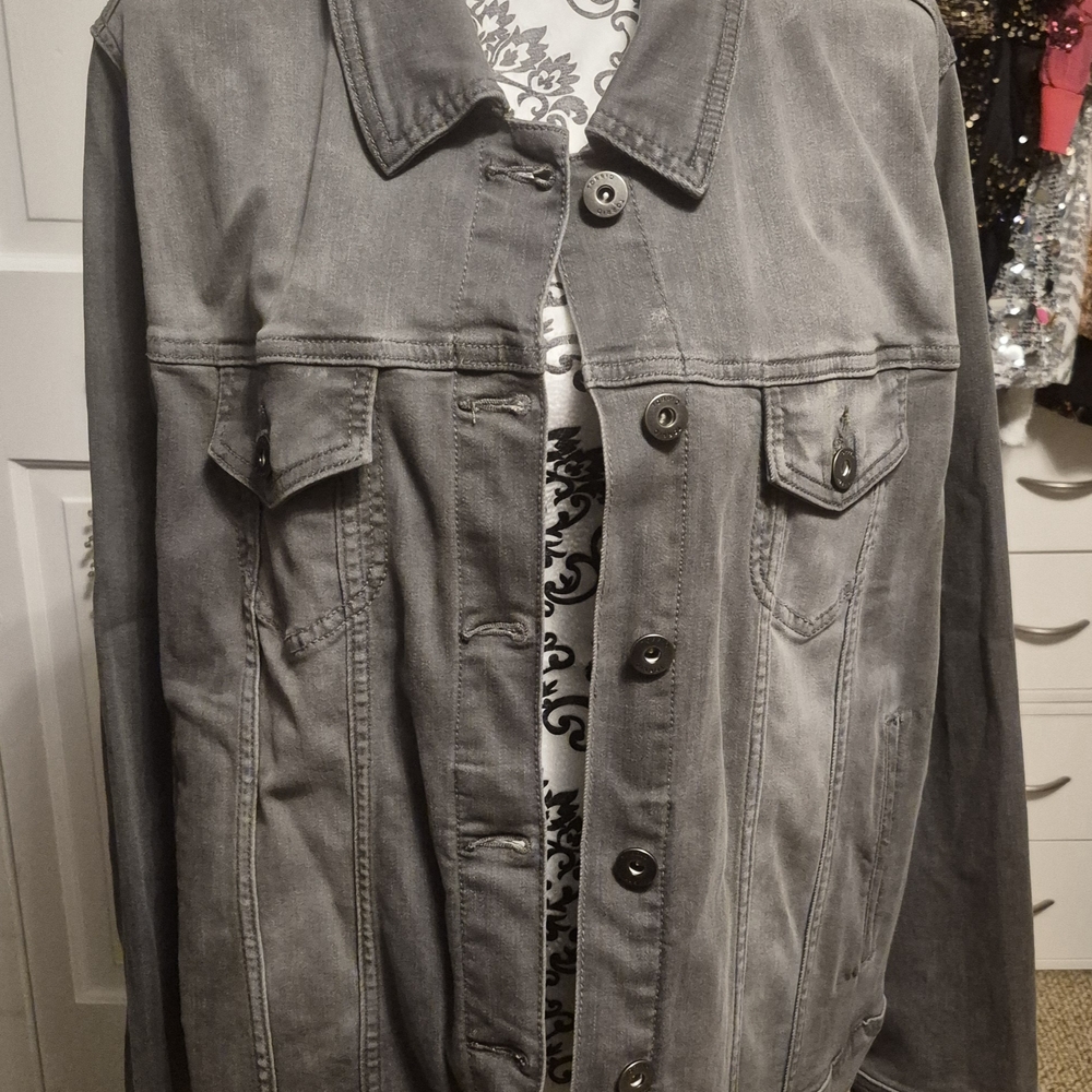 NWT Torrid Charcoal Grey Trucker Jean Jacket